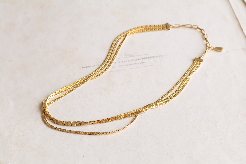 ゴールドトーンメタル　3連チェーンネックレス　イギリス　コスチュームジュエリー アンティークストリュフ