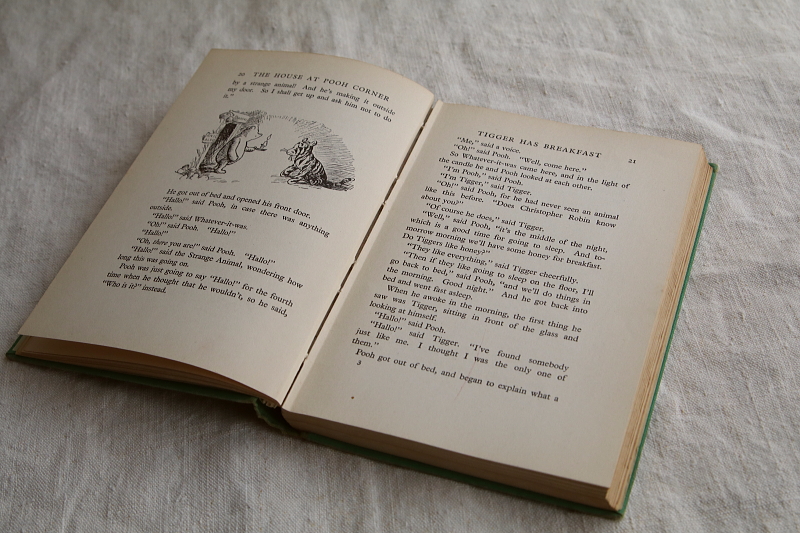 プー横丁にたった家 A.A.ミルン　くまのプーさん　THE HOUSE AT POOH CORNER　イギリス　アンティークストリュフ