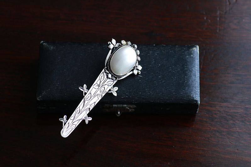 シェルアンドシルバー　バラのブローチ　ヨーロッパ　アンティークストリュフ