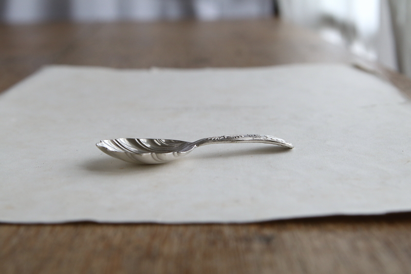 キングスパターンのティーメジャースプーン　鹿　イギリス　ヴィクトリアン　アンティークストリュフ