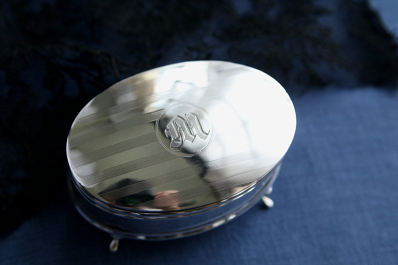 スターリングシルバーオーバルジュエリーボックス　イギリス　アンティークストリュフ