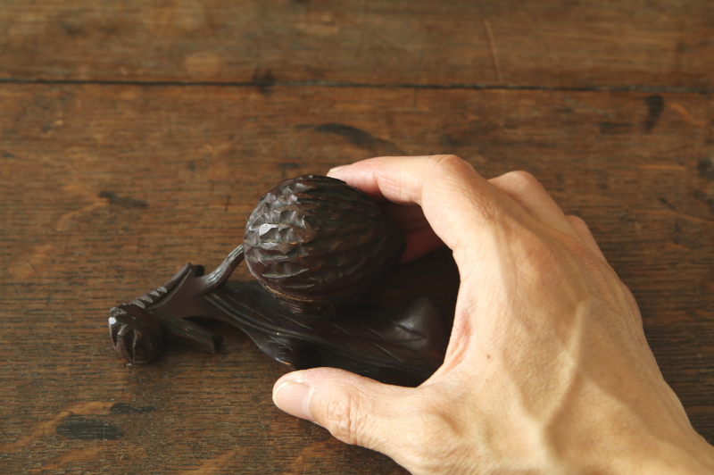 胡桃とリーフのインクウェル　ウォールナット　イギリス　アンティークストリュフ