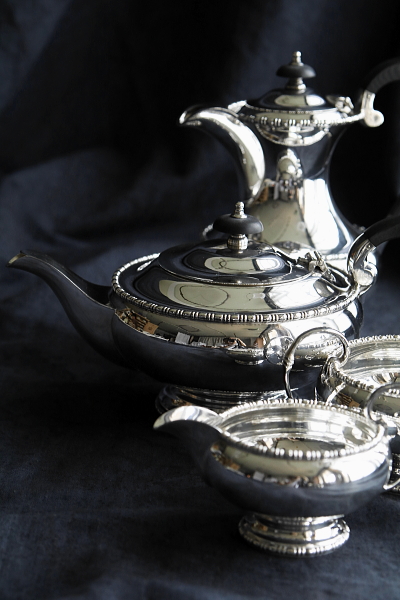 walker and hall シルバープレートティー四点揃い　ティーポット　イギリス アンティークストリュフ