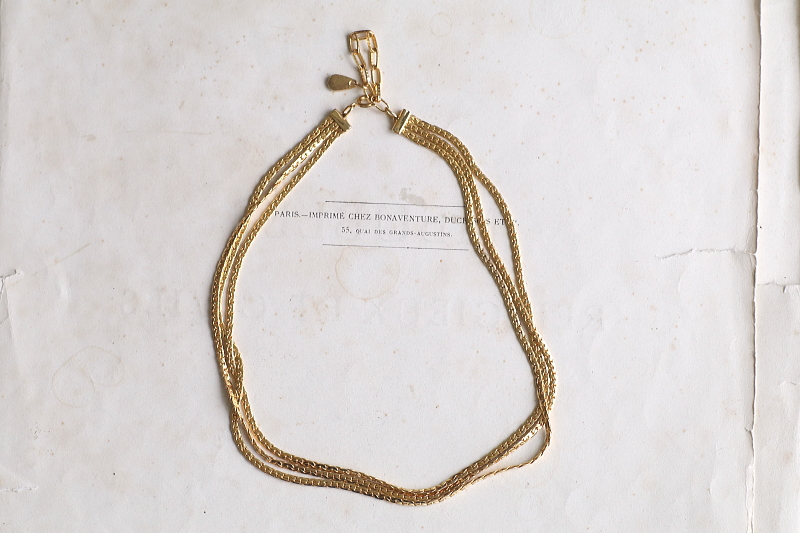 ゴールドトーンメタル　3連チェーンネックレス　イギリス　コスチュームジュエリー アンティークストリュフ