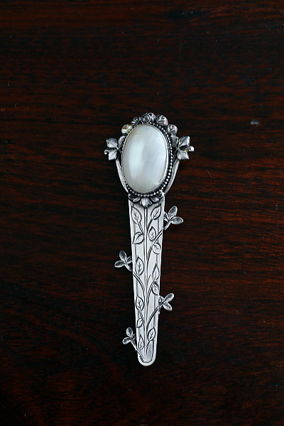 シェルアンドシルバー　バラのブローチ　ヨーロッパ　アンティークストリュフ