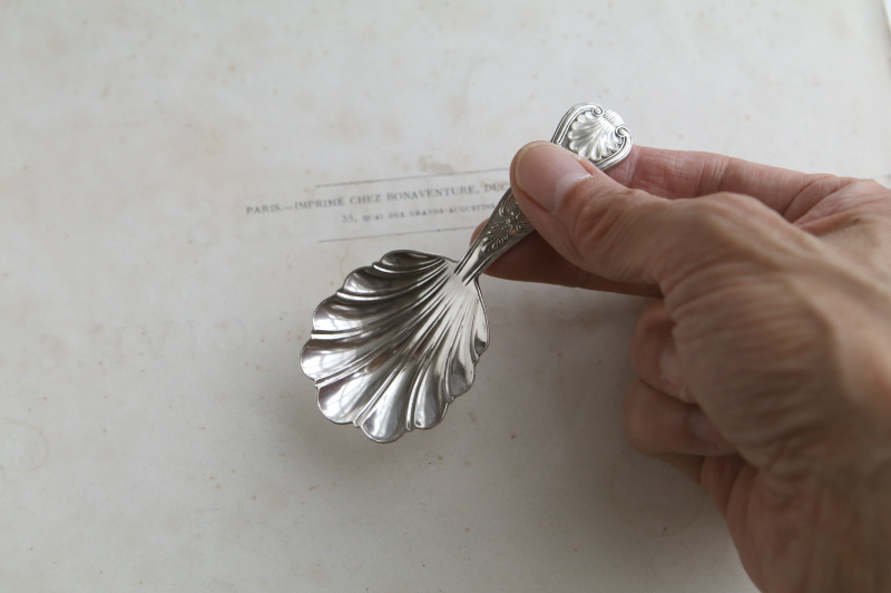 キングスパターンのティーメジャースプーン　鹿　イギリス　ヴィクトリアン　アンティークストリュフ