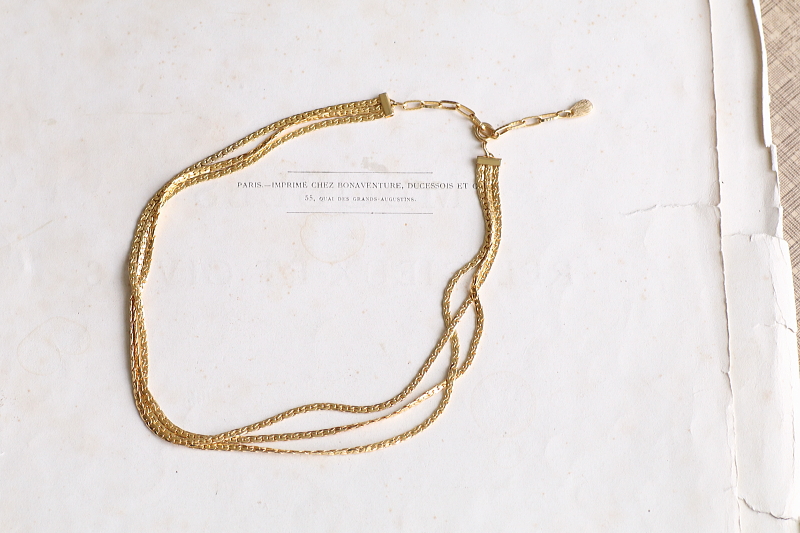 ゴールドトーンメタル　3連チェーンネックレス　イギリス　コスチュームジュエリー アンティークストリュフ