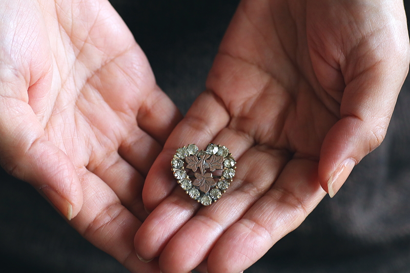 オールドペーストハートブローチ　アイビーリーフ　ヴィクトリアン　ヨーロッパ　アンティークストリュフ