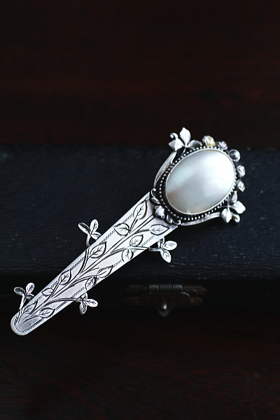 シェルアンドシルバー　バラのブローチ　ヨーロッパ　アンティークストリュフ 20250529