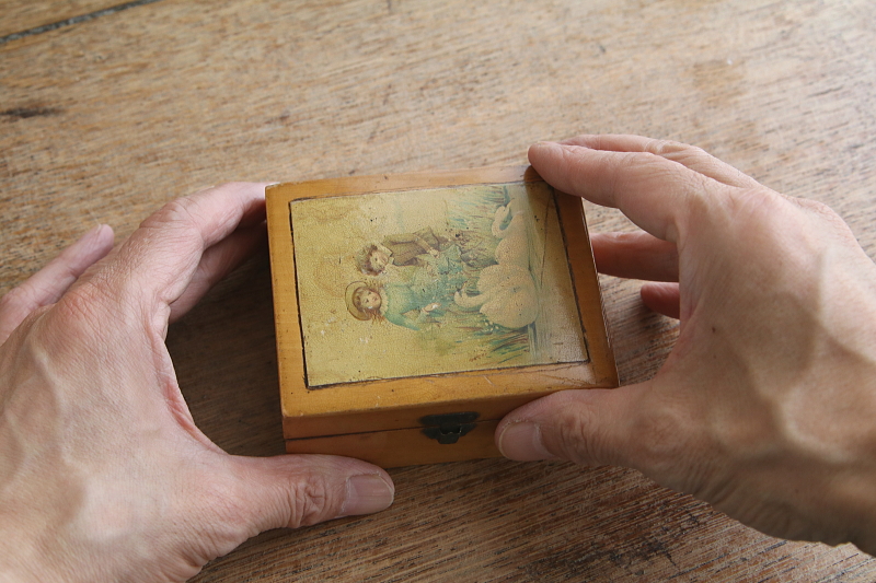 糸メーカーのモシュリンヌボックス　CHADWICK'S　イギリス　アンティークストリュフ