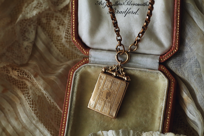 ローズゴールドバック&フロント　ロケットチャーム　イギリス　アンティークストリュフ