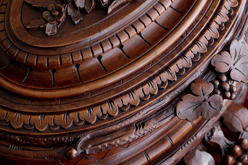 薔薇を飾るウォールナットジュエリーケース　木彫　フランス　アンティークストリュフ