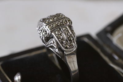 マーカサイトシルバーアールデコリング　ヨーロッパ　アンティークストリュフ