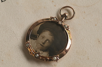 エドワーディアン　ゴールドロケットペンダント　イギリス　アンティークストリュフ