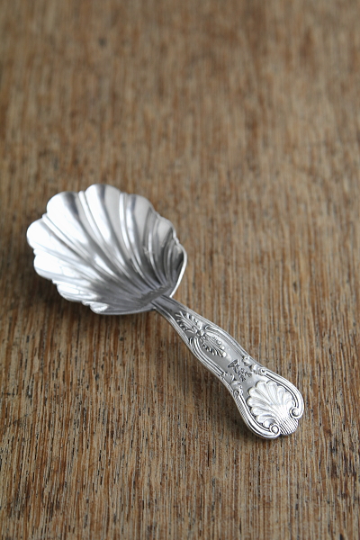 キングスパターンのティーメジャースプーン　鹿　イギリス　ヴィクトリアン　アンティークストリュフ 20250704