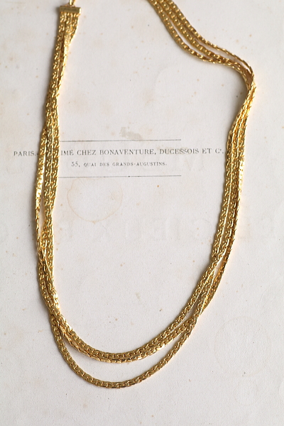ゴールドトーンメタル　3連チェーンネックレス　イギリス　コスチュームジュエリー アンティークストリュフ