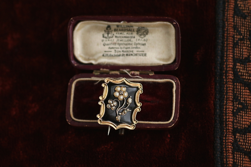 ブラックエナメル　パールブローチ　ヴィクトリアン　イギリス アンティークストリュフ