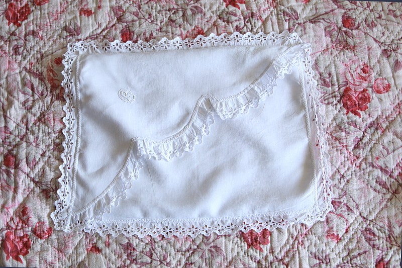 カットワークのナイトドレスケース　フランス　アンティークストリュフ