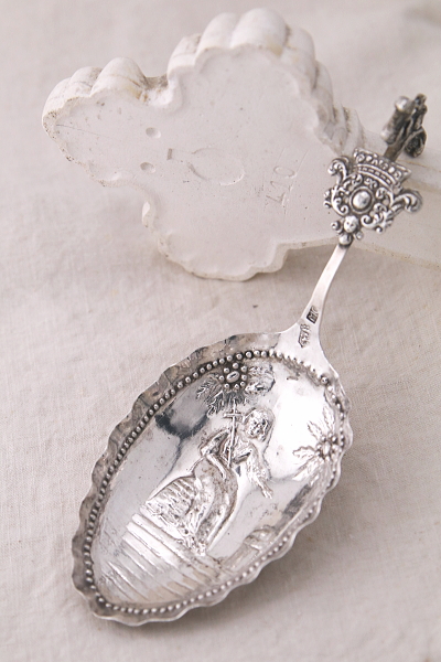 幼子ヨハネのシルバースクープ　ティーキャディースプーン　ハーナウ　ドイツ　アンティークストリュフ 20250807