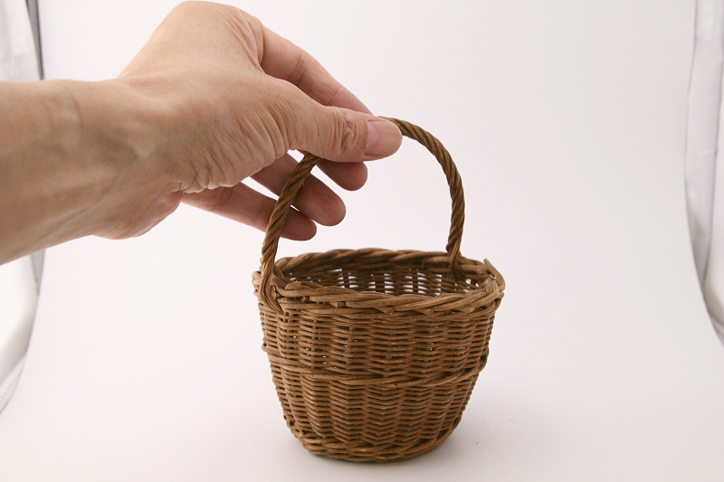 小さな籐のバスケット　ミニチュア　イギリス　アンティークストリュフ