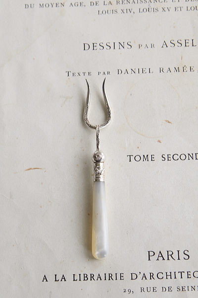 小さなサービングフォーク　ヴィクトリアン　イギリス　アンティークストリュフ