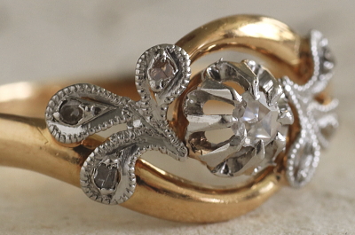 ローズカットダイヤモンドリーフ飾りリング　フランス　エンゲージリング　指輪　アンティークストリュフ