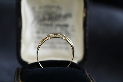  ワンポイントダイヤ　ヴィンテージリング　イギリス　アンティークストリュフ