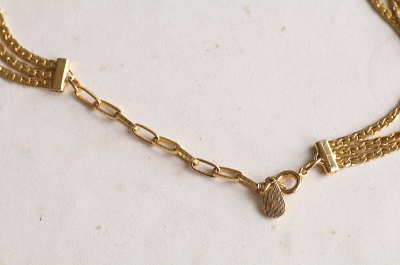 ゴールドトーンメタル　3連チェーンネックレス　イギリス　コスチュームジュエリー アンティークストリュフ