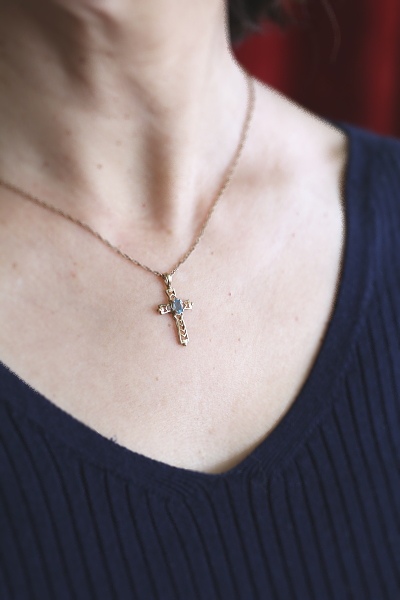 ブルートパーズ　ゴールドクロスペンダント　イギリス　アンティークストリュフ　 20251218