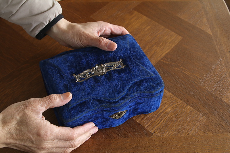 ブルーベルベット　ジュエリーボックス　フランス　アンティークストリュフ 20260325