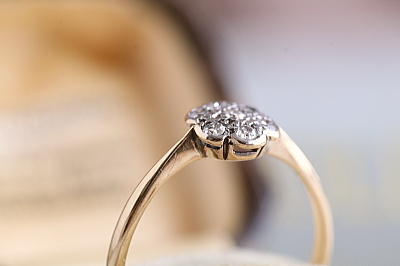 シングルカットダイヤモンドデイジーリング　イギリス　アンティークストリュフ