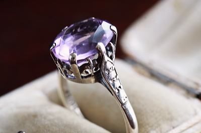 オーバルカットアメシスト　シルバーリング　イギリス　アンティークストリュフ
