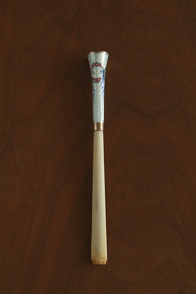 ギロッシュエナメルアンドアイボリーシガレットホルダー　リボンとローズガーランド　フランス　アンティークストリュフ