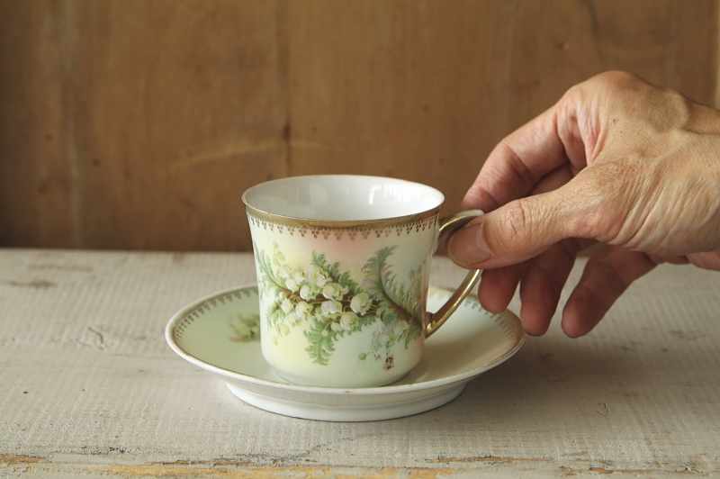 鈴蘭のティーカップアンドソーサー　チェコ　アンティークストリュフ