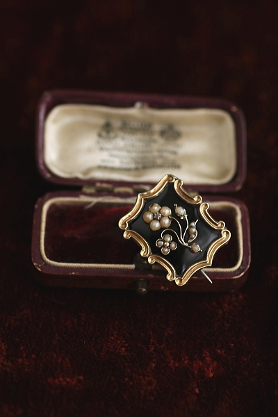ブラックエナメル　パールブローチ　ヴィクトリアン　イギリス アンティークストリュフ