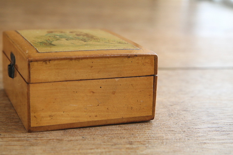 糸メーカーのモシュリンヌボックス　CHADWICK'S　イギリス　アンティークストリュフ