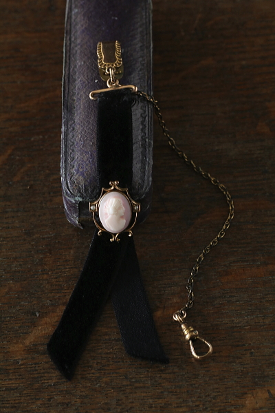 ピンクシェルカメオ　ウォッチチェーン　イギリス アンティークストリュフ 20250917