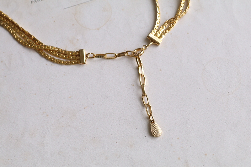 ゴールドトーンメタル　3連チェーンネックレス　イギリス　コスチュームジュエリー アンティークストリュフ