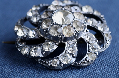 オールドペーストシルバーブローチ　ヨーロッパ　アンティークストリュフ