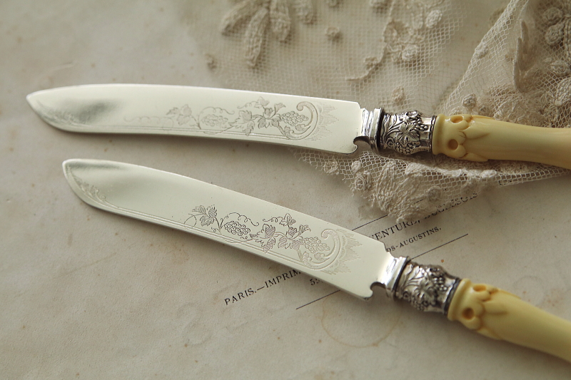 アイボリーハンドル　デザートナイフアンドフォーク　2組　イギリス　アンティークストリュフ