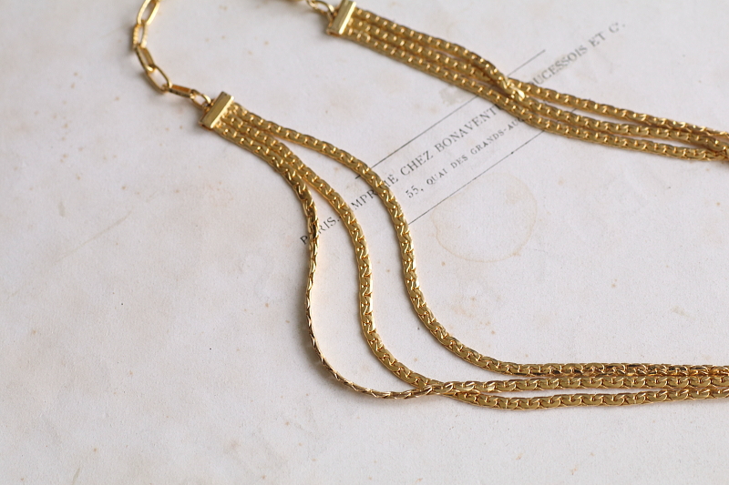 ゴールドトーンメタル　3連チェーンネックレス　イギリス　コスチュームジュエリー アンティークストリュフ