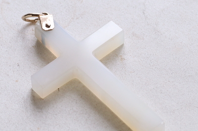 ホワイトカルセドニー　クロスペンダント　イギリス アンティークストリュフ