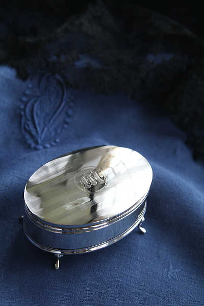 スターリングシルバーオーバルジュエリーボックス　イギリス　アンティークストリュフ 20250904