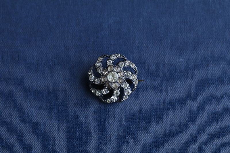 オールドペーストシルバーブローチ　ヨーロッパ　アンティークストリュフ