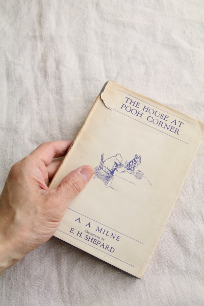 プー横丁にたった家 A.A.ミルン　くまのプーさん　THE HOUSE AT POOH CORNER　イギリス　アンティークストリュフ