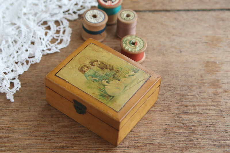 糸メーカーのモシュリンヌボックス　CHADWICK'S　イギリス　アンティークストリュフ