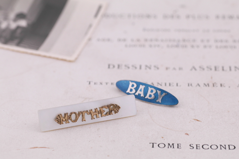 MOTHERとBABYのブローチ　イギリス　アンティークストリュフ