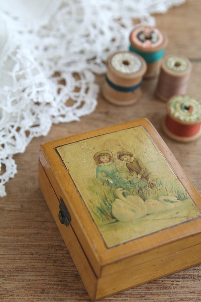 糸メーカーのモシュリンヌボックス　CHADWICK'S　イギリス　アンティークストリュフ 20250725