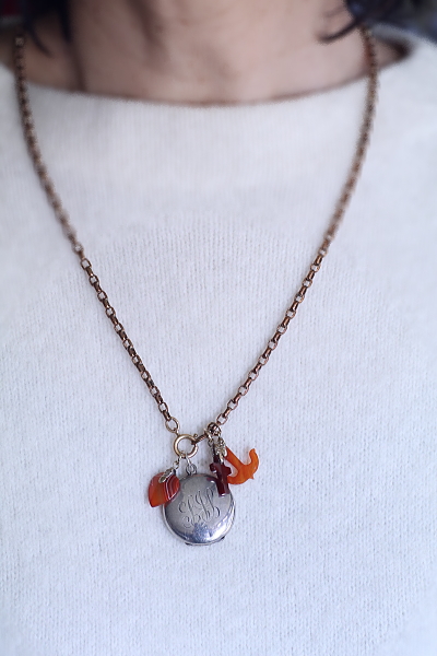 モノグラム　シルバーロケットペンダントチャーム　アンティークジュエリー　ヴィンテージアクセサリー　イギリス　アンティークストリュフ 20251216