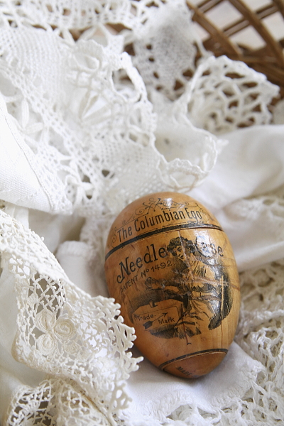 卵型のニードルケース　the columbian egg ドイツ　アンティークストリュフ 20250724